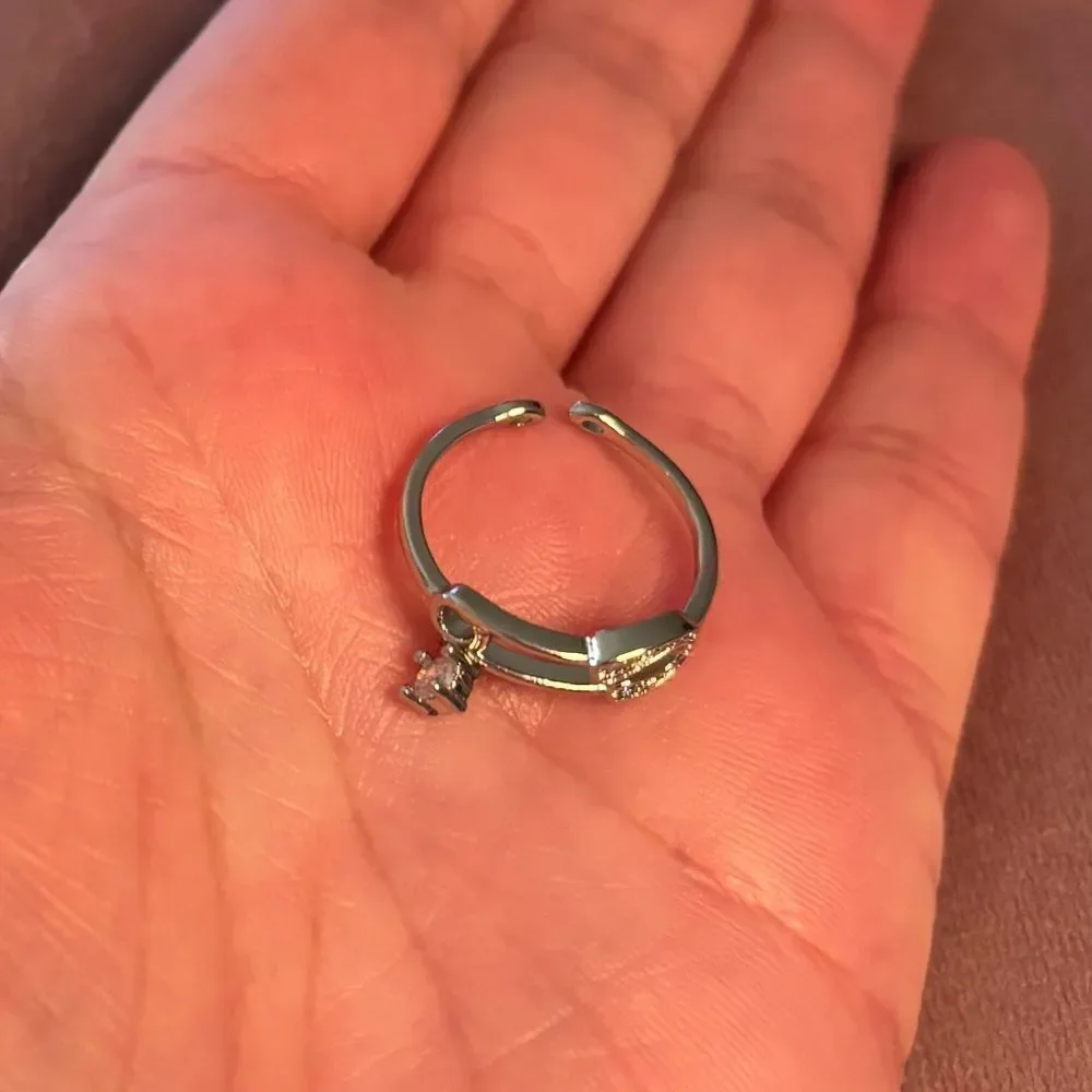 The dangle pin ring in 925 silver